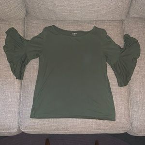 Women’s top.  3/4 bell sleeve. Medium.